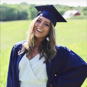 Meet your Posher, Cassandra